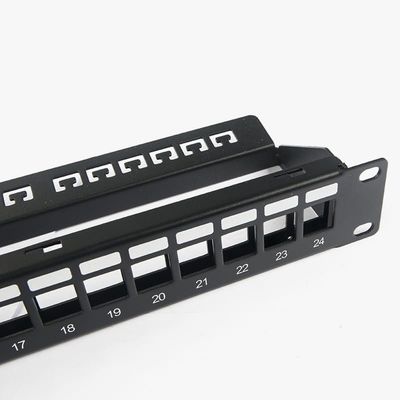 RJ45 επιτροπή μπαλωμάτων δικτύων 24 βάση λιμένων 1U C5/C5E C6 με το φραγμό Mangement